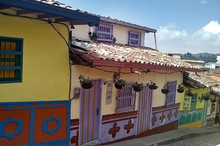 Guatapé & Coffee Tour: Climb El Peñol and Taste Antioquia’s Best photo 2