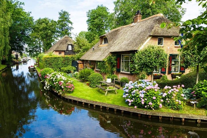 Glide Giethoorn: Private Day Tour and Boat Ride from Amsterdam photo 2