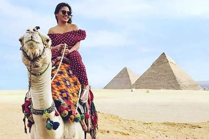 Sunset Camel Ride at the Pyramids of Giza with BBQ Dinner photo 4