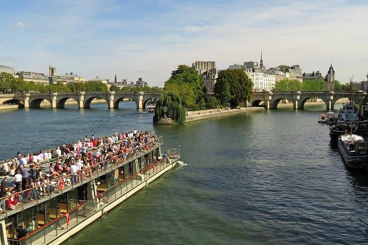 Seine River Cruise and Crepe Tasting by the Eiffel Tower: 1-Hour Sightseeing & Local Snack photo 3