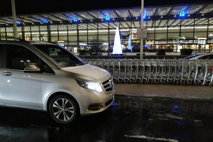Private Luxury Transfer: Portsmouth Cruise Terminal to Heathrow Airport photo 2
