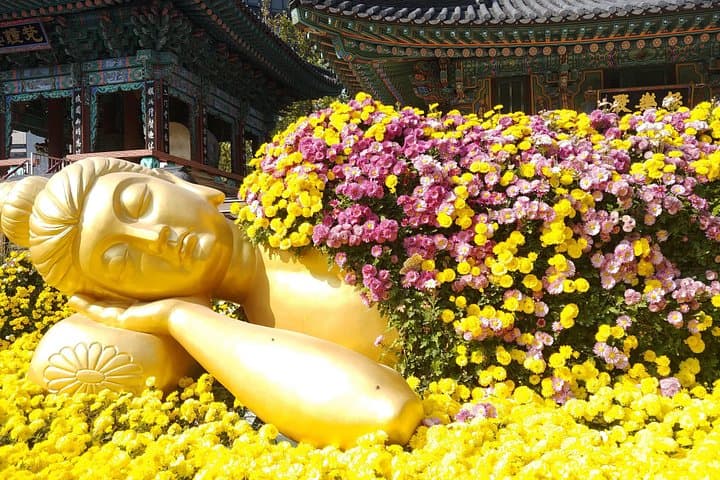 Seoul Night Walk: Jogyesa Temple, Insadong & Deoksugung Palace