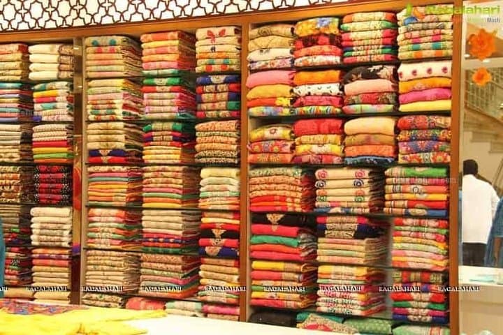 New Delhi & Old Delhi Private Shopping Tour: Markets, Rickshaws, and Spice Streets photo 2