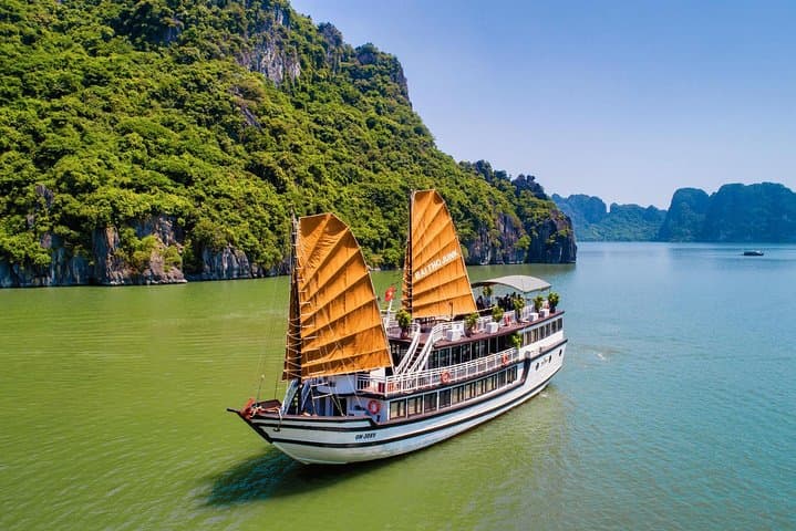 Bai Tu Long Bay Deluxe Cruise 2D/1N — Kayaking & Swimming in Pristine Bay