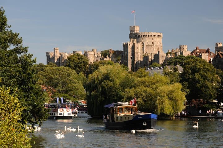 Stonehenge & Windsor Day Tour from London: Castles, Circles & Countryside