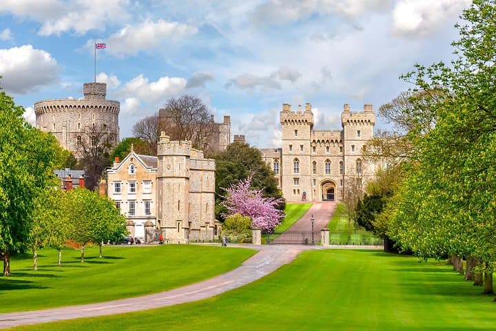 Stonehenge & Windsor Day Tour from London: Castles, Circles & Countryside photo 2