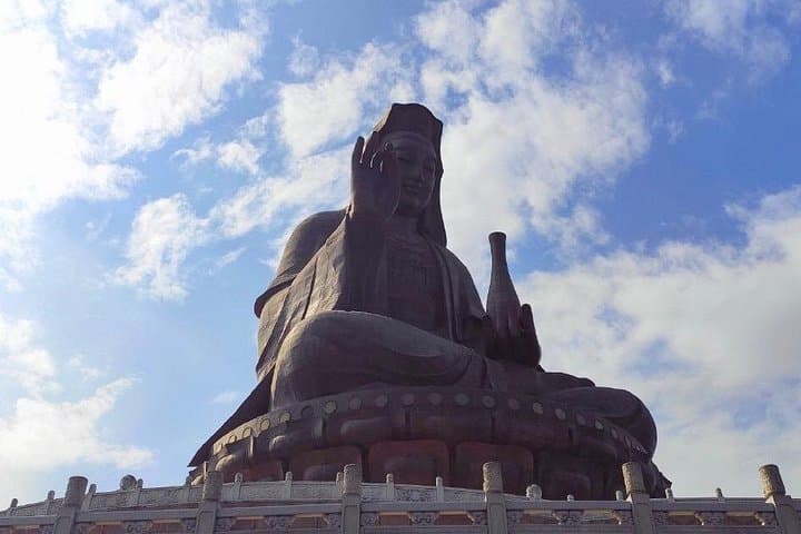 Mount Xiqiao Day Tour from Guangzhou: Hike, Temples & 61.9m Buddha