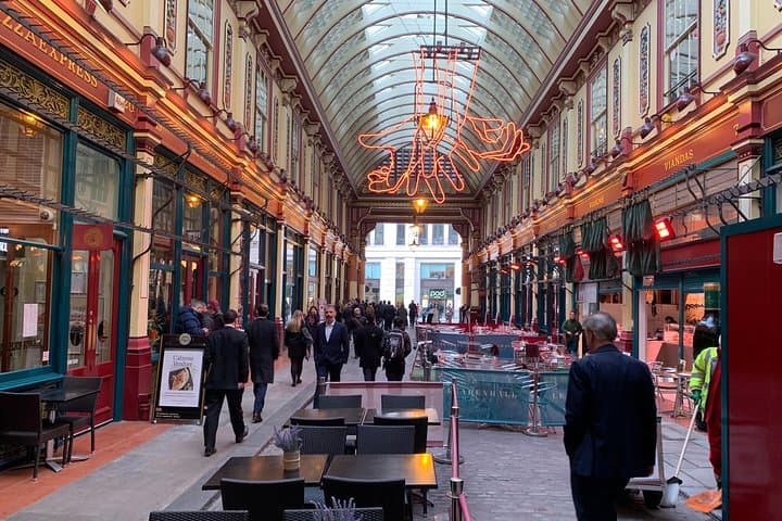 Private Harry Potter Family Walking Tour in London — Piccadilly to King's Cross photo 4