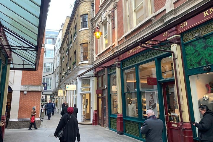 Private Harry Potter Family Walking Tour in London — Piccadilly to King's Cross photo 6