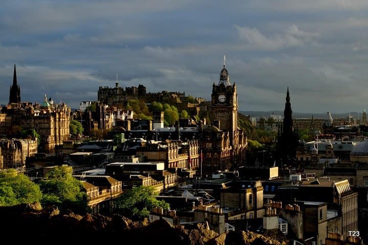 Edinburgh Old Town Stories Walking Tour: Royal Mile History & Hidden Gems photo 4