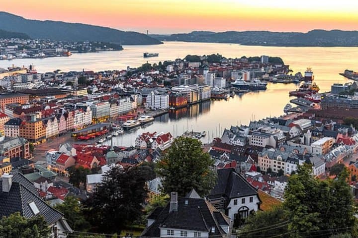 Explore Bergen's Top Attractions: Private Guided City Sightseeing Tour photo 5