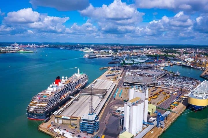 Smooth Private Transfer from Southampton Port to London by Business Car photo 3