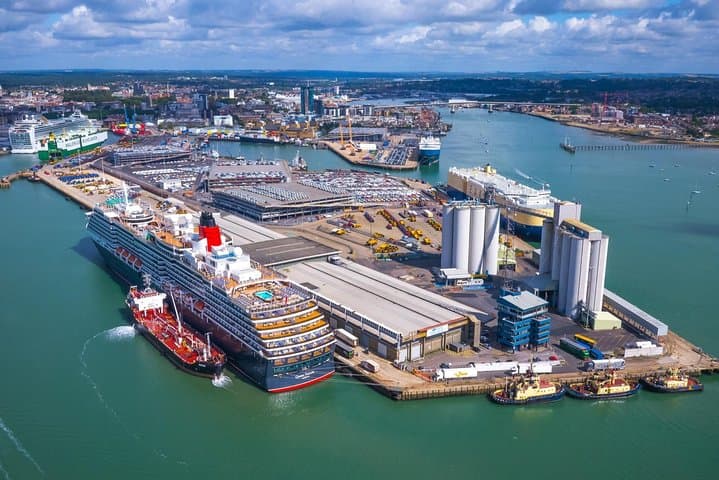 Smooth Private Transfer from Southampton Port to London by Business Car photo 4