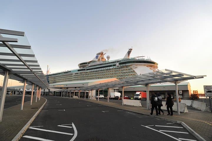 Smooth Private Transfer from Southampton Port to London by Business Car photo 5