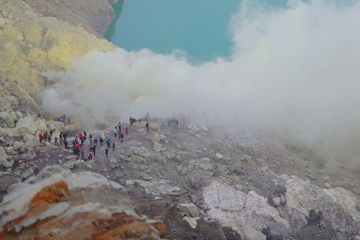 Ijen Blue Fire Night Trek: Watch Sulfur Flames and Sunrise over Kawah Ijen