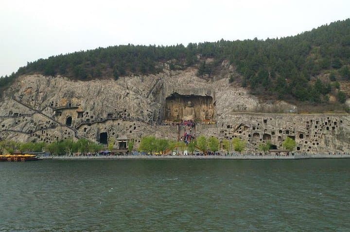 Longmen Grottoes Private Half-Day Walking Tour from Luoyang