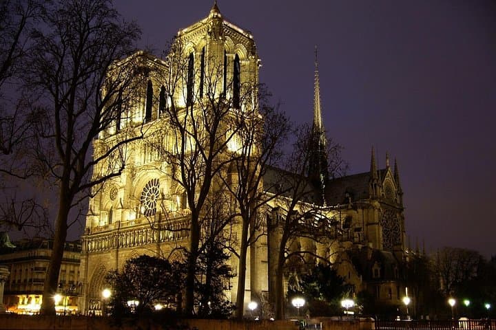Solve the Murder of the Mona Lisa: Death on the Seine Quest in Paris photo 3