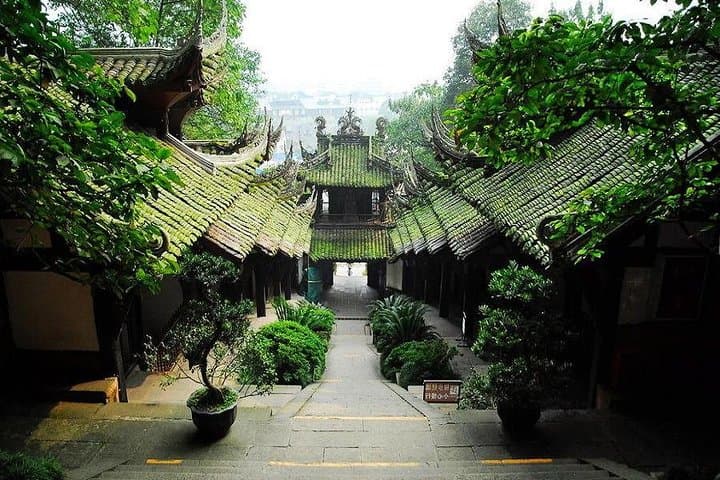 Mount Qingcheng & Dujiangyan Day Trip: Taoist Peaks and the 2,200-Year-Old Irrigation Wonder photo 5