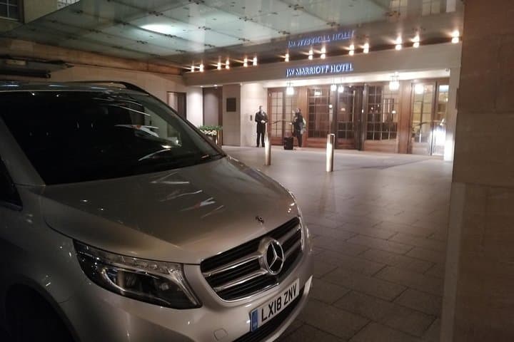 Luxury Private Chauffeur Day Trip: London to Windsor Castle Stopover photo 2