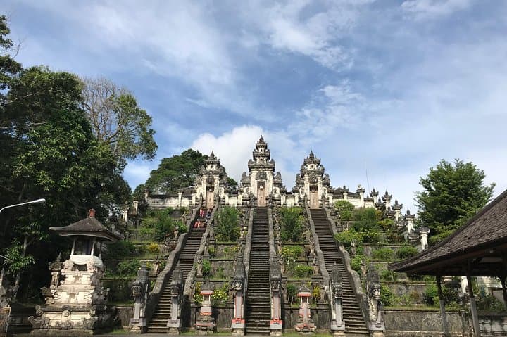 East Bali Best Day Tour: Gate of Heaven, Tirta Gangga & Virgin Beach