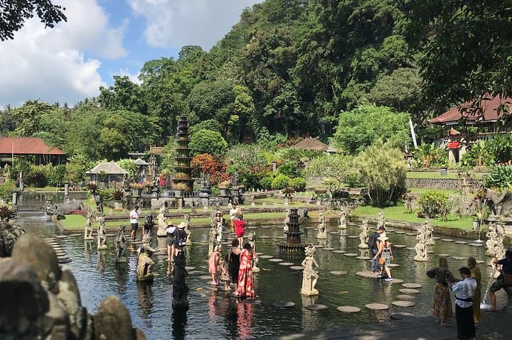 East Bali Best Day Tour: Gate of Heaven, Tirta Gangga & Virgin Beach photo 4