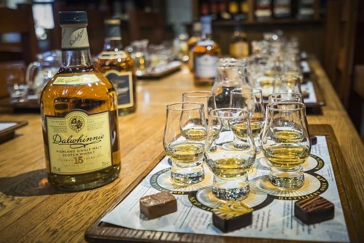 Full-Day Scotch Whisky Tour from Edinburgh: Dewar's, Historic Distillery & House of Bruar