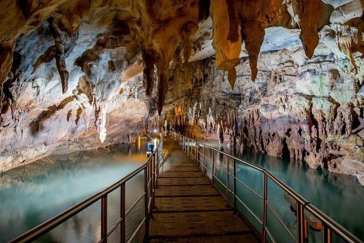 From Corinth Canal to the Cave of Lakes: Private Day Tour via the Odontotos Cog Railway