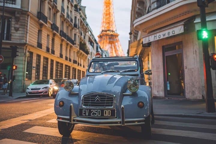 Cruise Paris in a Vintage 2CV: 1-Hour Private Highlights Tour