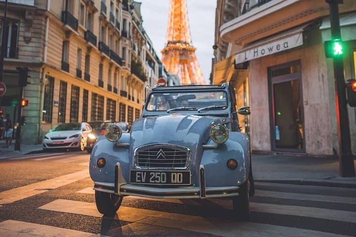 Paris in a 2CV: 2-Hour Vintage Citroën Highlights Tour