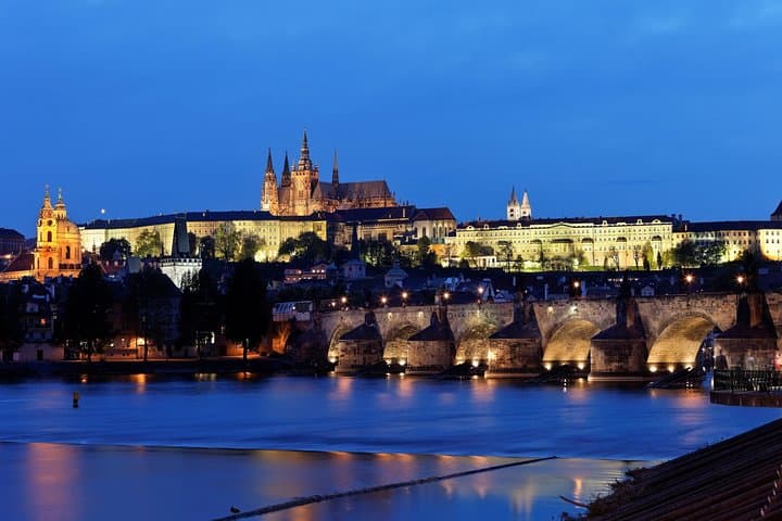 Prague Old and New Town Walking Tour: Historic Highlights & Practical Tips