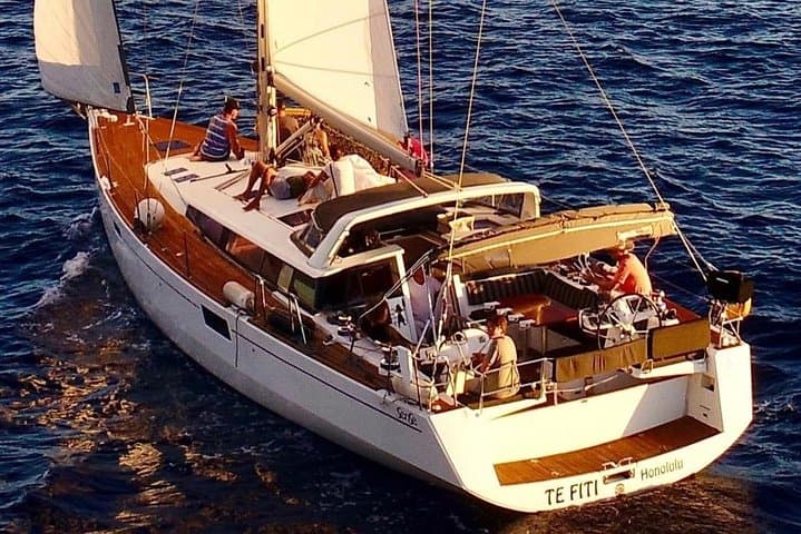 Diamond Head Sunset Sail: Luxury Private Waikiki Yacht Cruise photo 2