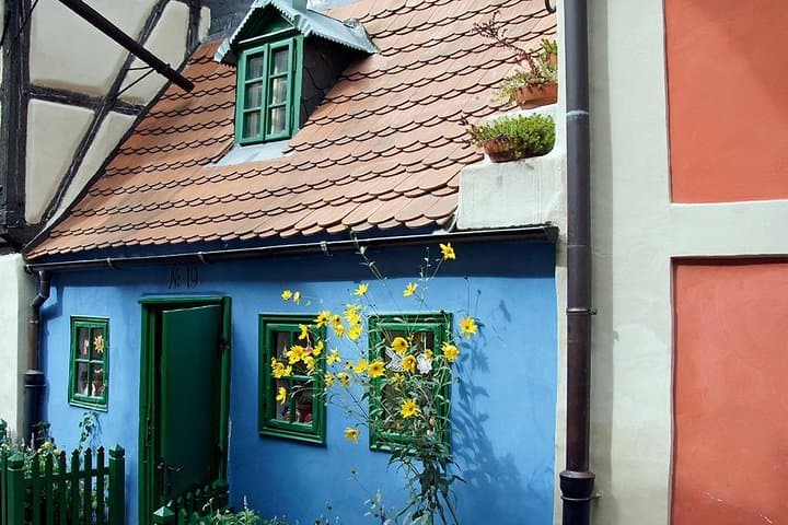 Prague Castle District Self-Guided Audio Walk: Stories, Sights & Maps photo 5