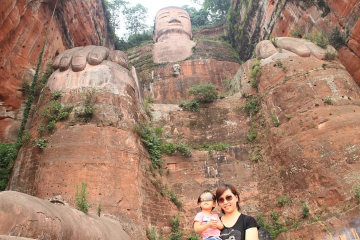 Chengdu to Leshan Giant Buddha: Private Day Tour with Train Station Drop-off