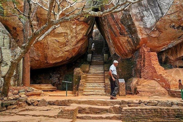 Sigiriya Rock Fortress & Dambulla Cave Temples Private Day Trip photo 4