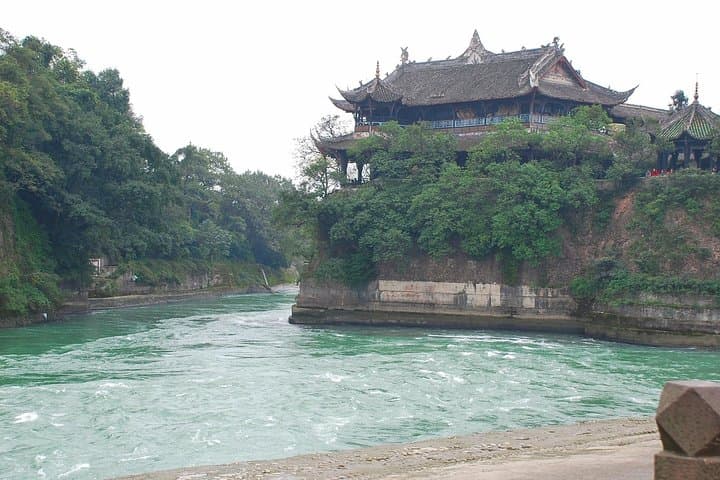 Mount Qingcheng & Dujiangyan Day Trip: Taoist Peaks and the 2,200-Year-Old Irrigation Wonder photo 3