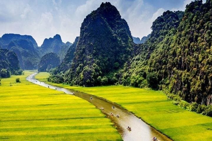 Full-Day Trang An & Bai Dinh from Hanoi: Boat Caves, Pagodas, and Limestone Peaks photo 1