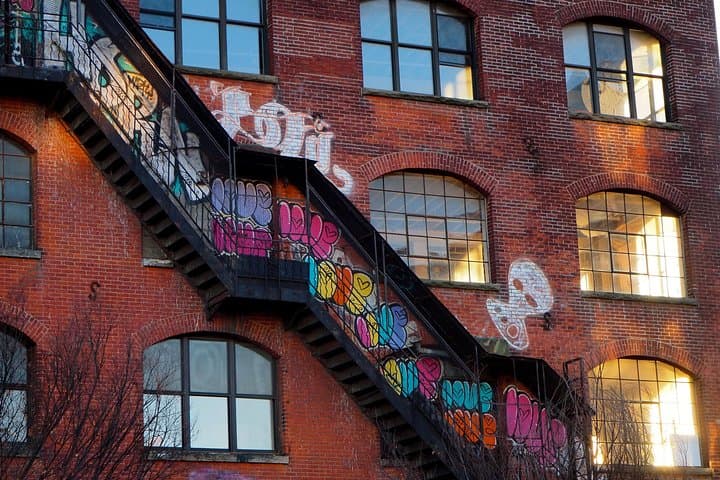 Williamsburg Street Art Puzzle Quest: Self-Guided Mural Tour in Brooklyn photo 3
