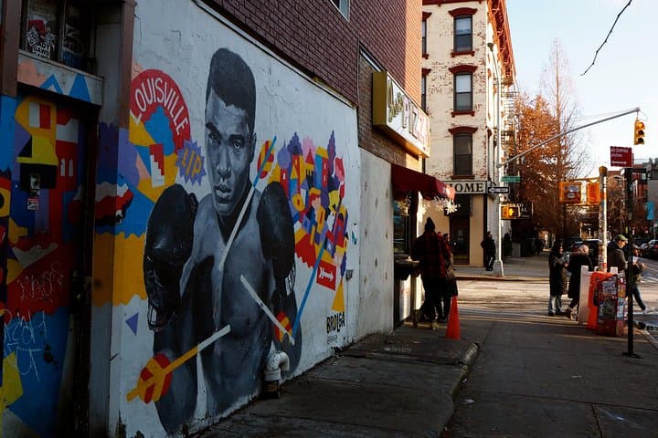 Williamsburg Street Art Puzzle Quest: Self-Guided Mural Tour in Brooklyn photo 5