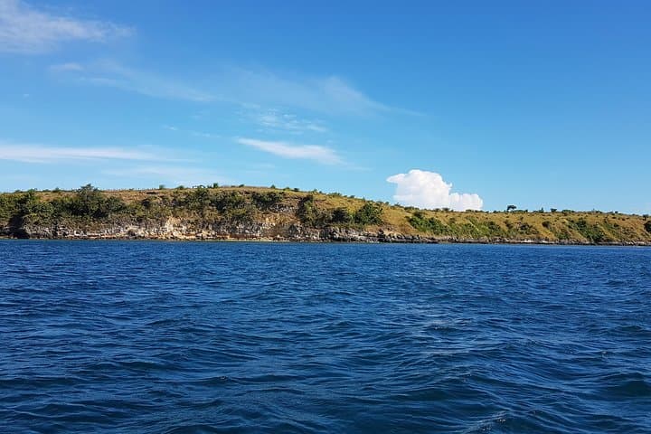 Pink Beach & Gili Petelu Day Tour — East Lombok Snorkel, Sandbar & Sunset