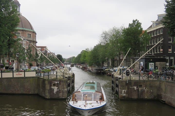 Private Group Bike Tour with Photographer in Amsterdam photo 6