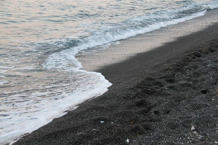 Private Full-Day Santorini Sightseeing: Oia, Beaches & Traditional Villages photo 6