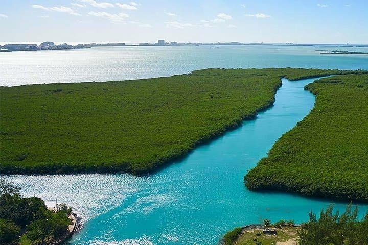Drive a Two-Person Speedboat and Snorkel Punta Nizuc — Nichupté Lagoon Couples Tour photo 3