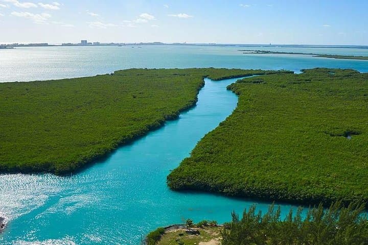 Pilot a Speedboat Through Nichupté Lagoon and Snorkel Punta Nizuc — Cancun Couples Tour photo 5