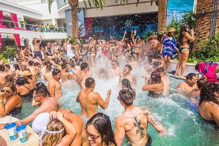 Las Vegas Private Party Bus Dayclub Crawl — VIP Pool Party Tour photo 4