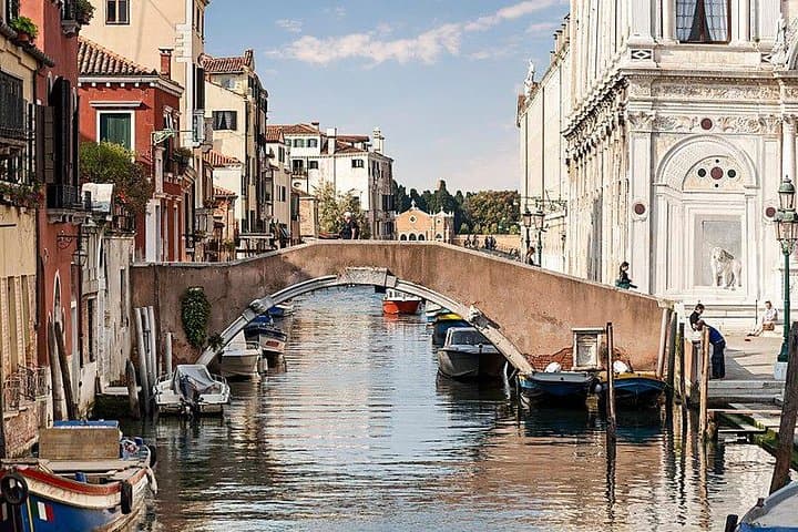 Family-Friendly Private Walking Tour in Venice — Rialto, Gelato & Castello photo 3