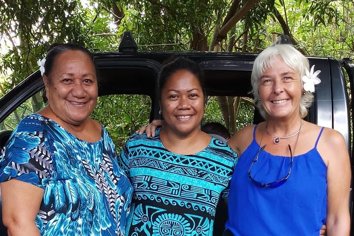 Moorea Blue Pearl Private Tour — Belvedere, Bays & Local Shopping photo 3