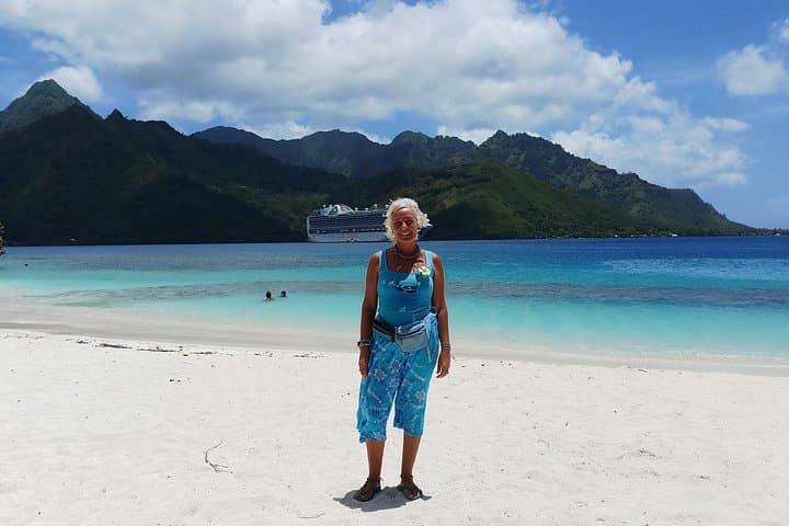 Moorea Blue Pearl Private Tour — Belvedere, Bays & Local Shopping photo 5