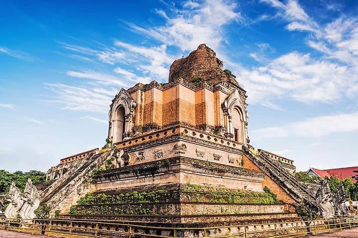 Chiang Mai Red Tuk-Tuk Tour: Doi Suthep, Temples & City Highlights photo 3
