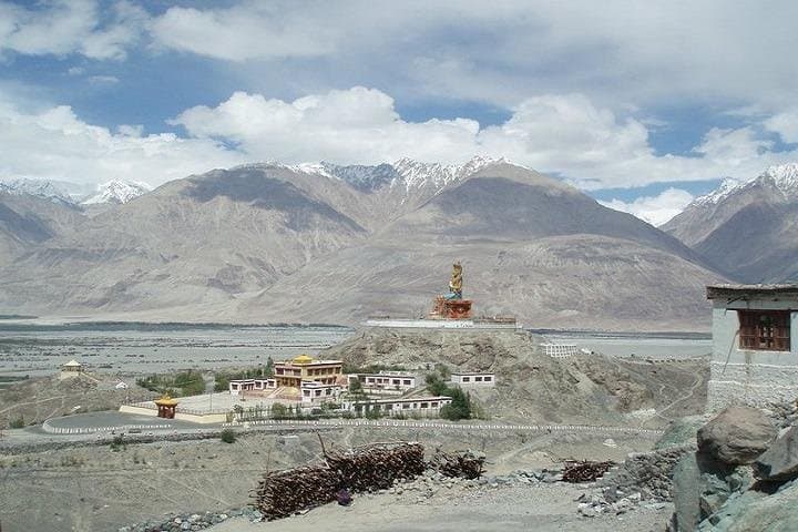 15-Day Srinagar to Leh Private Tour: Pahalgam, Gulmarg, Nubra & Pangong Lakes photo 2