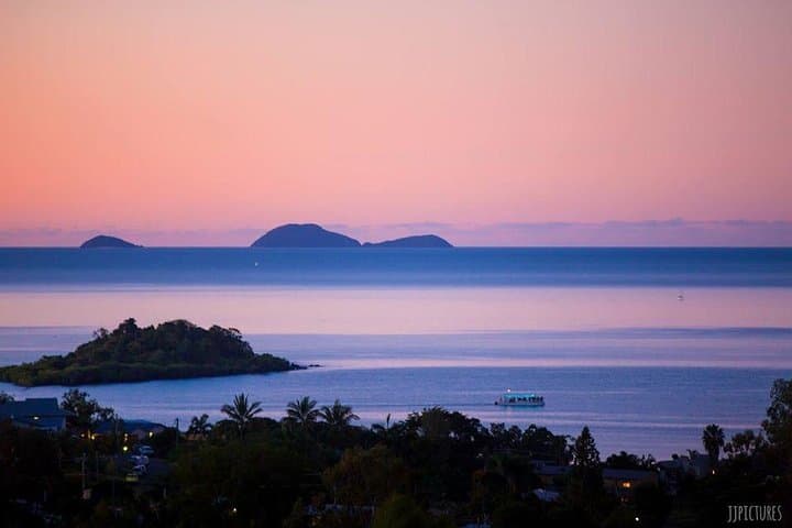 Whitsundays Sundowner: Airlie Beach Sunset Cruise on Pioneer Bay photo 2
